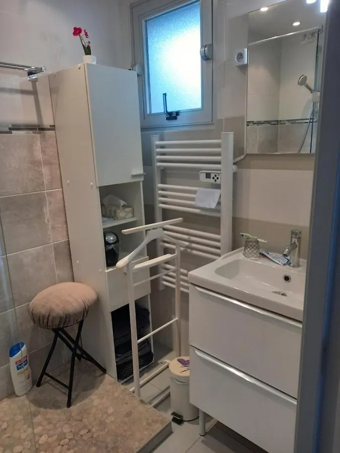 מאנדליה-לה-נאפול Chambre D'Hote Residence Les Trois Rivieres 0*,  צרפת